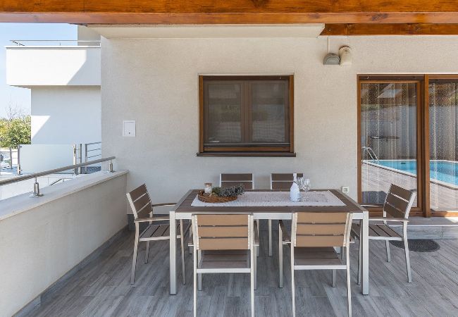 Ferienwohnung in Banjole - Kristallblaue Poolresidenz – Apartment Volme Ferienwohnung in Banjole - Kristallblaue Poolresidenz – Apartment Volme