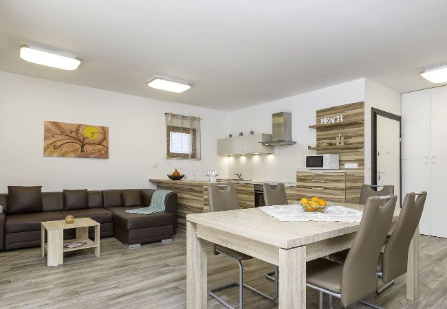 Ferienwohnung in Banjole - Kristallblaue Poolresidenz – Apartment Volme Ferienwohnung in Banjole - Kristallblaue Poolresidenz – Apartment Volme