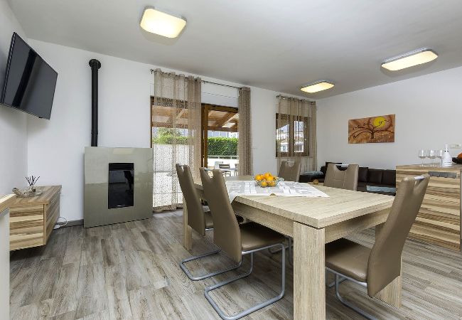 Ferienwohnung in Banjole - Kristallblaue Poolresidenz – Apartment Volme Ferienwohnung in Banjole - Kristallblaue Poolresidenz – Apartment Volme