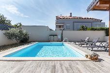 Ferienwohnung in Banjole - Kristallblaue Poolresidenz –...