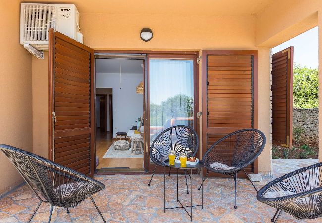 Ferienwohnung in Ližnjan - Modernes FeWo, Pool, Terrasse – Cesare 1 Ferienwohnung in Ližnjan - Modernes FeWo, Pool, Terrasse – Cesare 1