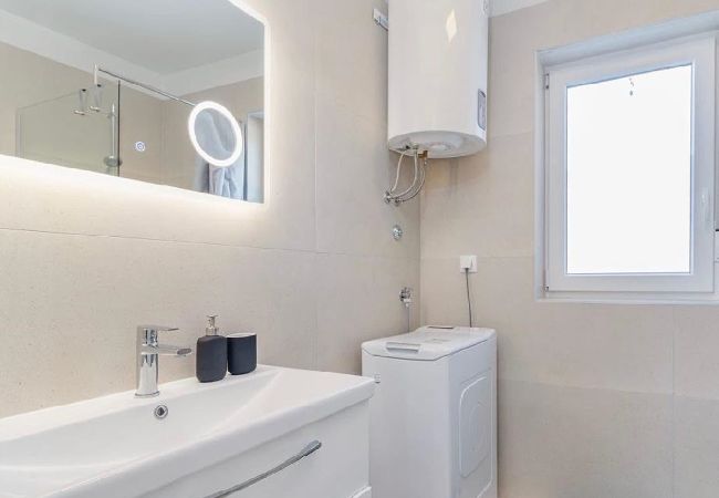 Ferienwohnung in Medulin - Pool-Apartment Sax mit Meerblick (privater Pool) Ferienwohnung in Medulin - Pool-Apartment Sax mit Meerblick (privater Pool)