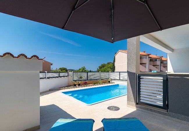 Ferienwohnung in Medulin - Pool-Apartment Sax mit Meerblick (privater Pool) Ferienwohnung in Medulin - Pool-Apartment Sax mit Meerblick (privater Pool)