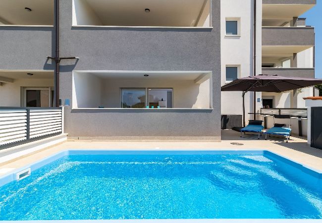 Ferienwohnung in Medulin - Pool-Apartment Sax mit Meerblick (privater Pool) Ferienwohnung in Medulin - Pool-Apartment Sax mit Meerblick (privater Pool)