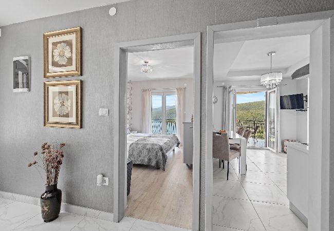 Ferienwohnung in Rabac - Lady M Gold – Balkon und Meerblick Ferienwohnung in Rabac - Lady M Gold – Balkon und Meerblick
