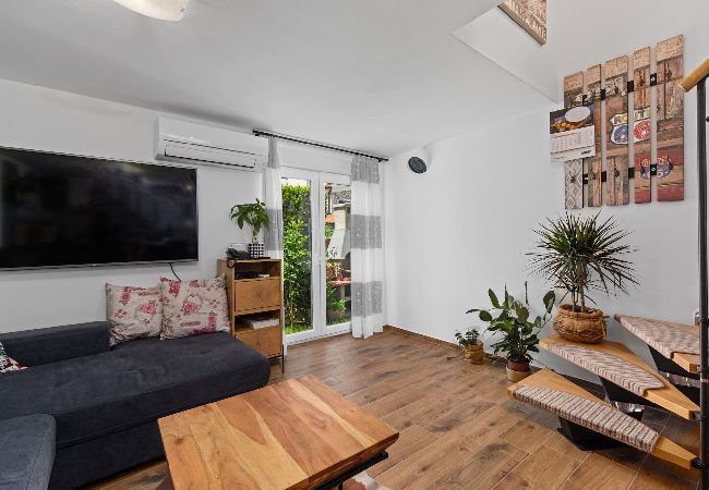 Ferienhaus in Premantura - Holiday Home Sea - Schöner Garten, Meerblick Ferienhaus in Premantura - Holiday Home Sea - Schöner Garten, Meerblick