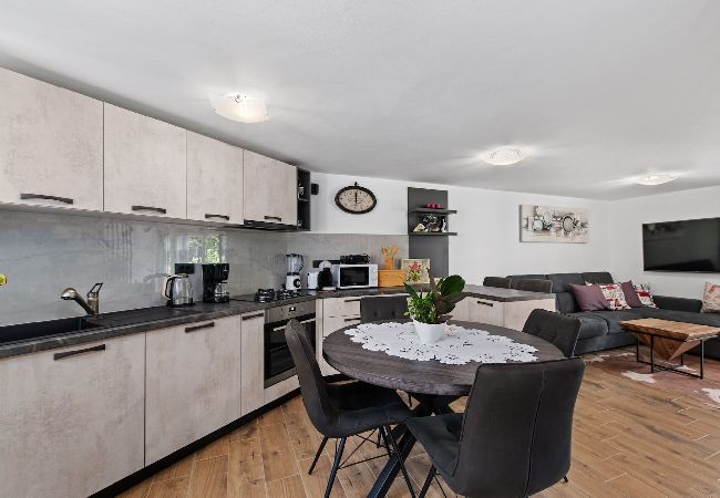 Ferienhaus in Premantura - Holiday Home Sea - Schöner Garten, Meerblick Ferienhaus in Premantura - Holiday Home Sea - Schöner Garten, Meerblick