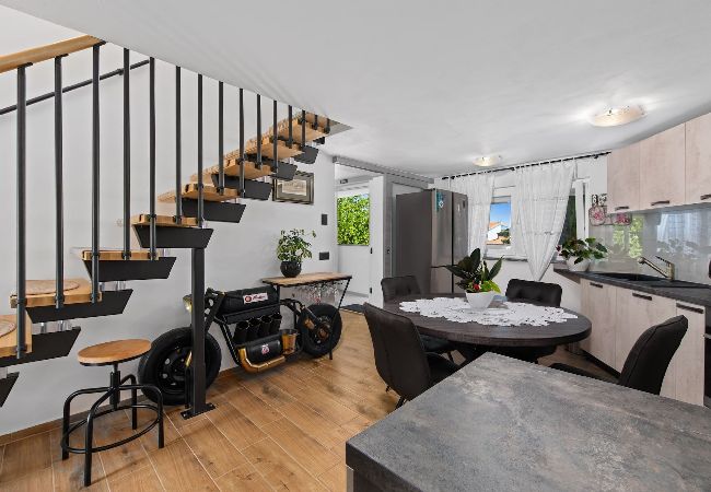 Ferienhaus in Premantura - Holiday Home Sea - Schöner Garten, Meerblick Ferienhaus in Premantura - Holiday Home Sea - Schöner Garten, Meerblick