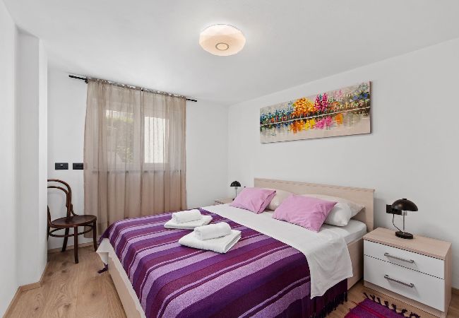 Ferienhaus in Premantura - Holiday Home Sea - Schöner Garten, Meerblick Ferienhaus in Premantura - Holiday Home Sea - Schöner Garten, Meerblick