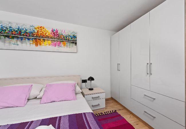 Ferienhaus in Premantura - Holiday Home Sea - Schöner Garten, Meerblick Ferienhaus in Premantura - Holiday Home Sea - Schöner Garten, Meerblick