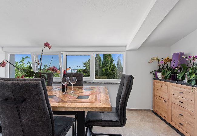 Ferienhaus in Premantura - Holiday Home Sea - Schöner Garten, Meerblick Ferienhaus in Premantura - Holiday Home Sea - Schöner Garten, Meerblick