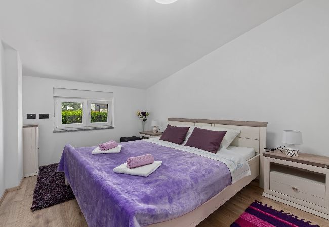 Ferienhaus in Premantura - Holiday Home Sea - Schöner Garten, Meerblick Ferienhaus in Premantura - Holiday Home Sea - Schöner Garten, Meerblick