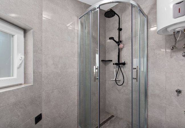 Ferienhaus in Premantura - Holiday Home Sea - Schöner Garten, Meerblick Ferienhaus in Premantura - Holiday Home Sea - Schöner Garten, Meerblick