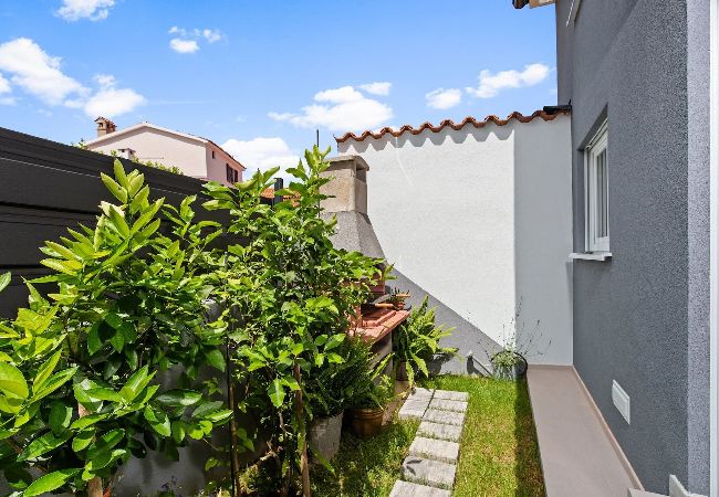 Ferienhaus in Premantura - Holiday Home Sea - Schöner Garten, Meerblick Ferienhaus in Premantura - Holiday Home Sea - Schöner Garten, Meerblick