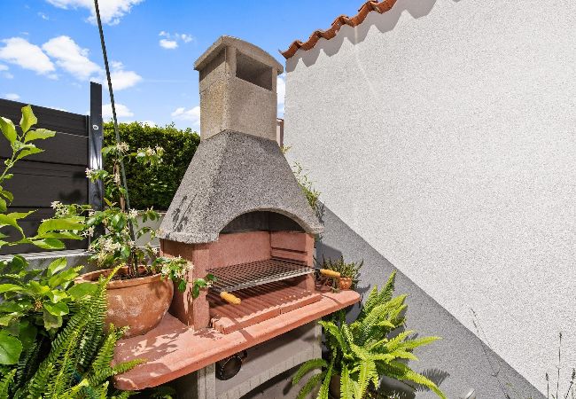 Ferienhaus in Premantura - Holiday Home Sea - Schöner Garten, Meerblick Ferienhaus in Premantura - Holiday Home Sea - Schöner Garten, Meerblick