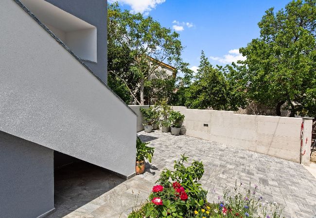 Ferienhaus in Premantura - Holiday Home Sea - Schöner Garten, Meerblick Ferienhaus in Premantura - Holiday Home Sea - Schöner Garten, Meerblick