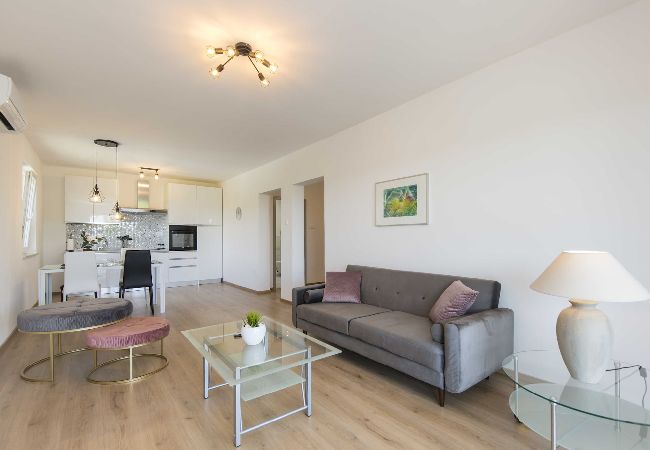 Ferienwohnung in Ripenda Verbanci - Pool mit schöne Blick auf die Natur – FeWo Mirna Ferienwohnung in Ripenda Verbanci - Pool mit schöne Blick auf die Natur – FeWo Mirna