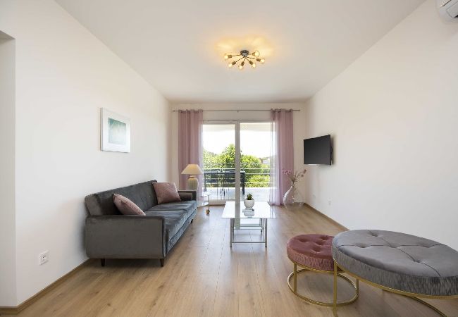 Ferienwohnung in Ripenda Verbanci - Pool mit schöne Blick auf die Natur – FeWo Mirna Ferienwohnung in Ripenda Verbanci - Pool mit schöne Blick auf die Natur – FeWo Mirna