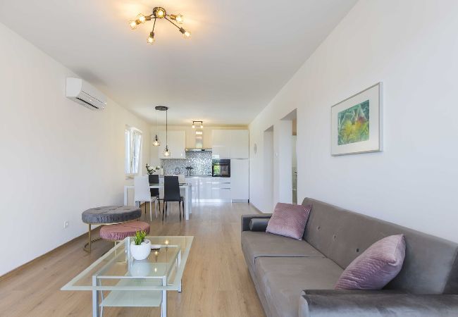 Ferienwohnung in Ripenda Verbanci - Pool mit schöne Blick auf die Natur – FeWo Mirna Ferienwohnung in Ripenda Verbanci - Pool mit schöne Blick auf die Natur – FeWo Mirna