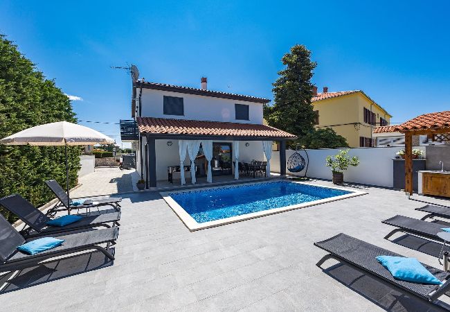 Villa in Galižana - Villa Bavaria mit Pool, Whirlpool, Tischtennis Villa in Galižana - Villa Bavaria mit Pool, Whirlpool, Tischtennis