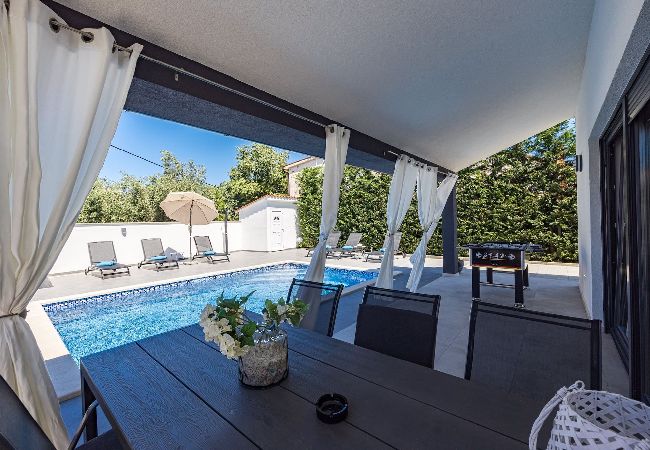Villa in Galižana - Villa Bavaria mit Pool, Whirlpool, Tischtennis Villa in Galižana - Villa Bavaria mit Pool, Whirlpool, Tischtennis