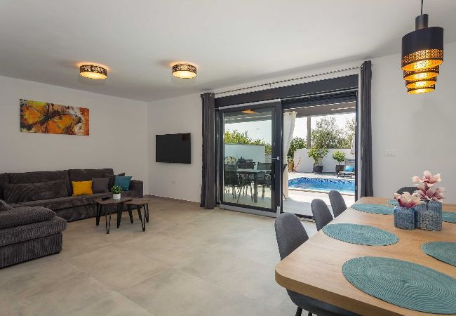 Villa in Galižana - Villa Bavaria mit Pool, Whirlpool, Tischtennis Villa in Galižana - Villa Bavaria mit Pool, Whirlpool, Tischtennis