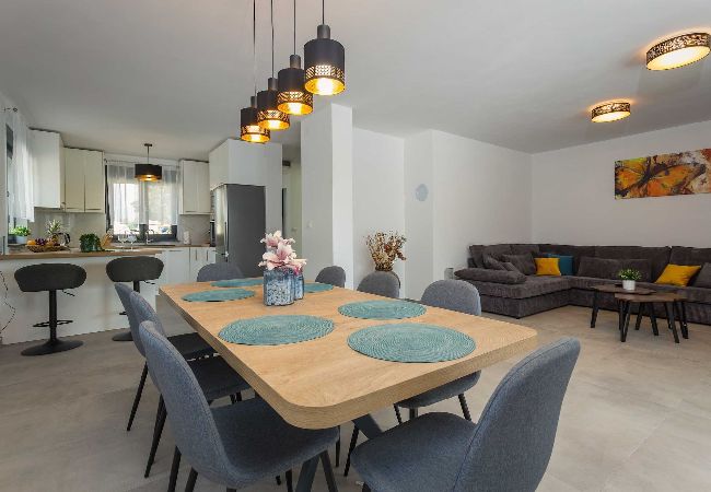 Villa in Galižana - Villa Bavaria mit Pool, Whirlpool, Tischtennis Villa in Galižana - Villa Bavaria mit Pool, Whirlpool, Tischtennis