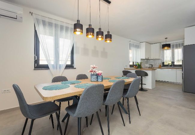 Villa in Galižana - Villa Bavaria mit Pool, Whirlpool, Tischtennis Villa in Galižana - Villa Bavaria mit Pool, Whirlpool, Tischtennis