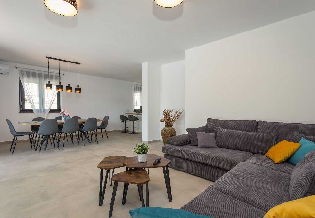 Villa in Galižana - Villa Bavaria mit Pool, Whirlpool, Tischtennis Villa in Galižana - Villa Bavaria mit Pool, Whirlpool, Tischtennis