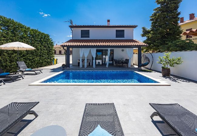 Villa in Galižana - Villa Bavaria mit Pool, Whirlpool, Tischtennis Villa in Galižana - Villa Bavaria mit Pool, Whirlpool, Tischtennis