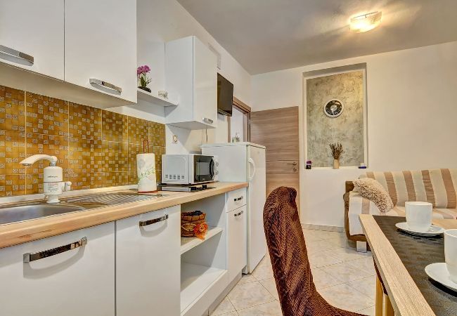 Studio in Valbandon - Entspannendes Studio mit Terrasse – Kajfes A3 Studio in Valbandon - Entspannendes Studio mit Terrasse – Kajfes A3