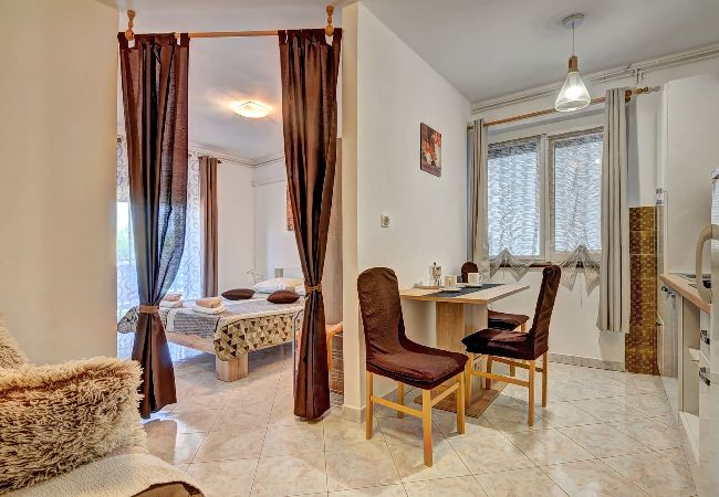 Studio in Valbandon - Entspannendes Studio mit Terrasse – Kajfes A3 Studio in Valbandon - Entspannendes Studio mit Terrasse – Kajfes A3