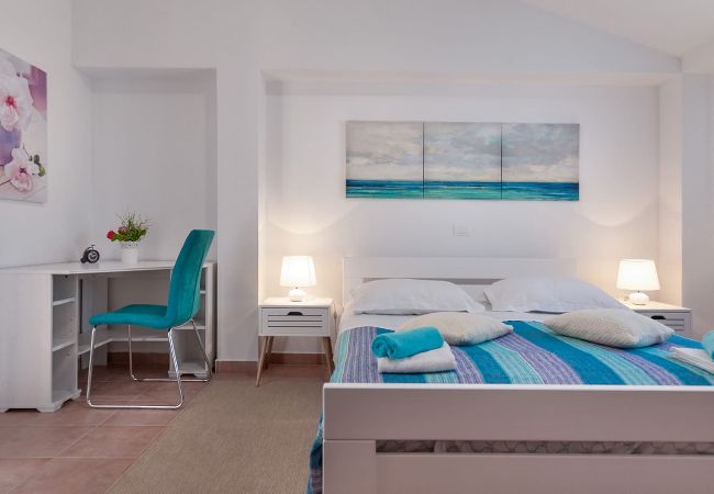 Ferienwohnung in Fažana - 50 Shades of Blue - Blumen C Ferienwohnung in Fažana - 50 Shades of Blue - Blumen C