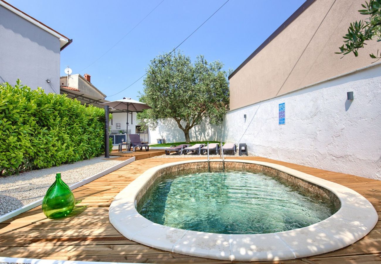 Ferienhaus in Loborika - Ferienhaus Ulika mit Privatem Pool