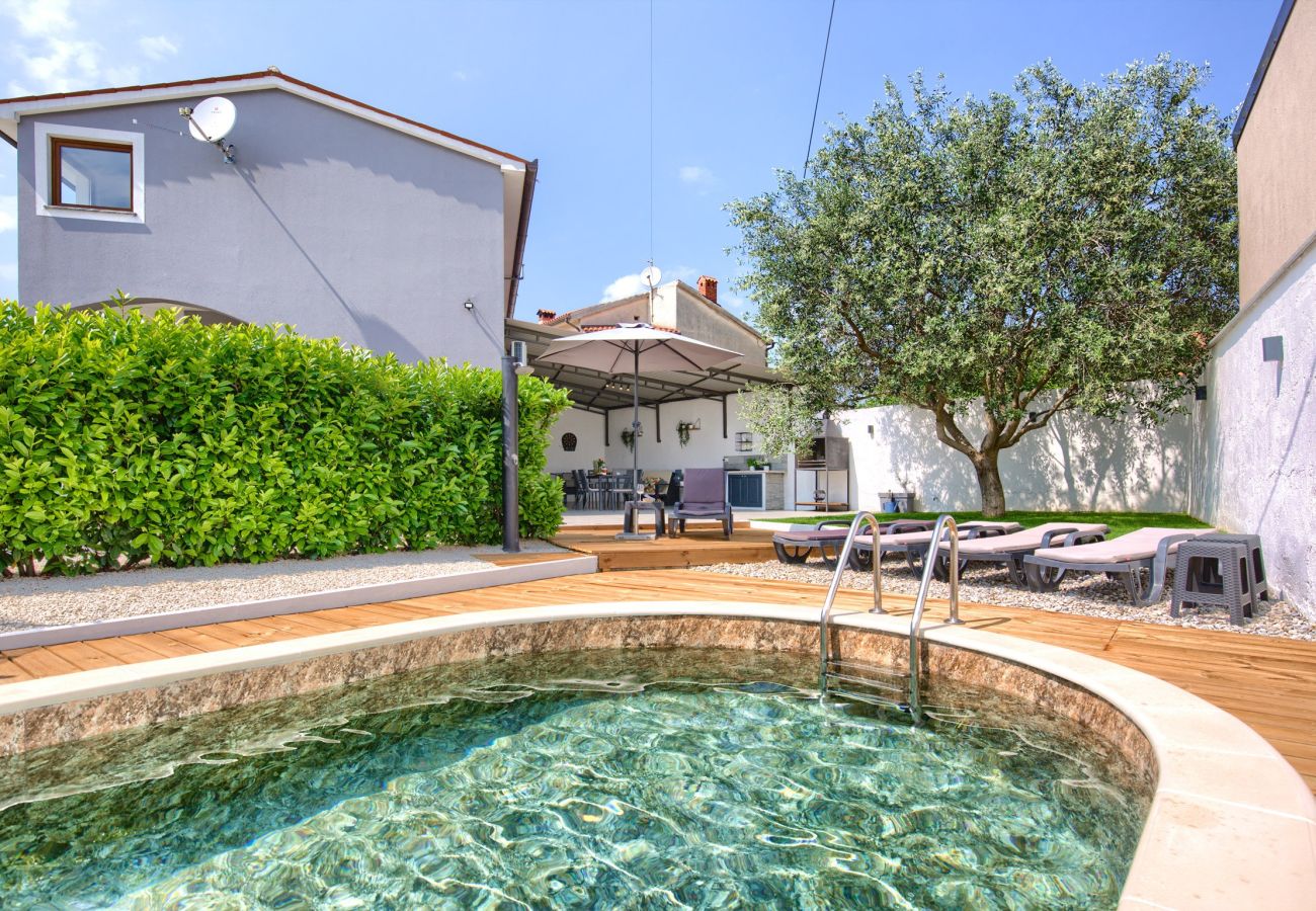 Ferienhaus in Loborika - Ferienhaus Ulika mit Privatem Pool