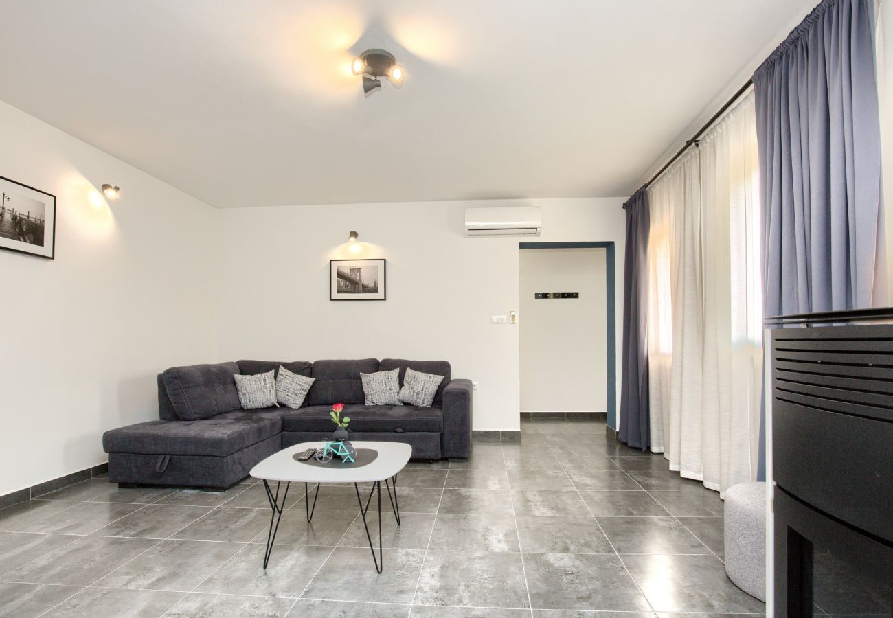 Ferienhaus in Loborika - Ferienhaus Ulika mit Privatem Pool