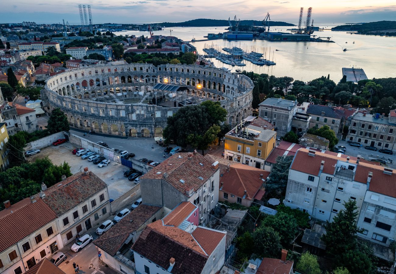 Ferienwohnung in Pula - Apartment Denis mit Terrasse und schönem Garten