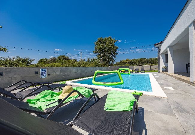 Villa in Pula - Villa Speranza mit privatem beleuchtetem Pool Villa in Pula - Villa Speranza mit privatem beleuchtetem Pool