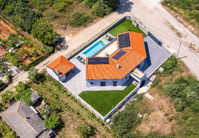 Villa in Pula - Villa Speranza mit privatem beleuchtetem Pool Villa in Pula - Villa Speranza mit privatem beleuchtetem Pool
