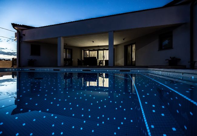 Villa in Pula - Villa Speranza mit privatem beleuchtetem Pool Villa in Pula - Villa Speranza mit privatem beleuchtetem Pool