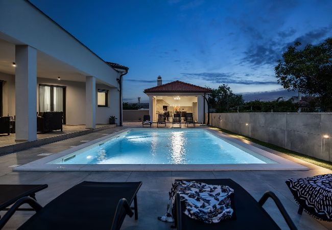 Villa in Pula - Villa Speranza mit privatem beleuchtetem Pool Villa in Pula - Villa Speranza mit privatem beleuchtetem Pool