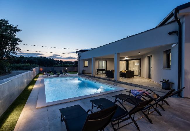 Villa in Pula - Villa Speranza mit privatem beleuchtetem Pool Villa in Pula - Villa Speranza mit privatem beleuchtetem Pool