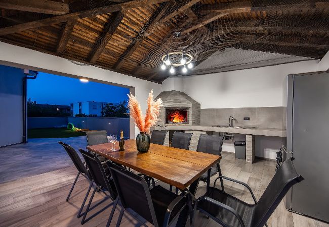 Villa in Pula - Villa Speranza mit privatem beleuchtetem Pool Villa in Pula - Villa Speranza mit privatem beleuchtetem Pool