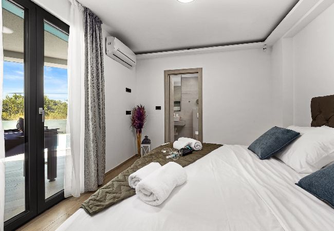 Villa in Pula - Villa Speranza mit privatem beleuchtetem Pool Villa in Pula - Villa Speranza mit privatem beleuchtetem Pool