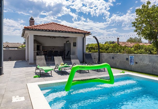 Villa in Pula - Villa Speranza mit privatem beleuchtetem Pool Villa in Pula - Villa Speranza mit privatem beleuchtetem Pool