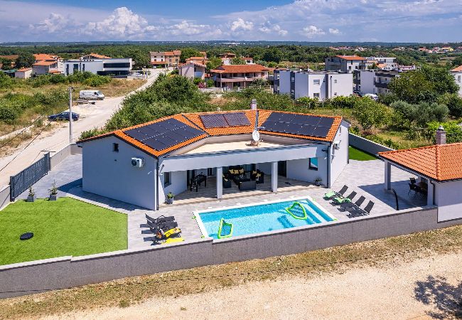 Villa in Pula - Villa Speranza mit privatem beleuchtetem Pool Villa in Pula - Villa Speranza mit privatem beleuchtetem Pool