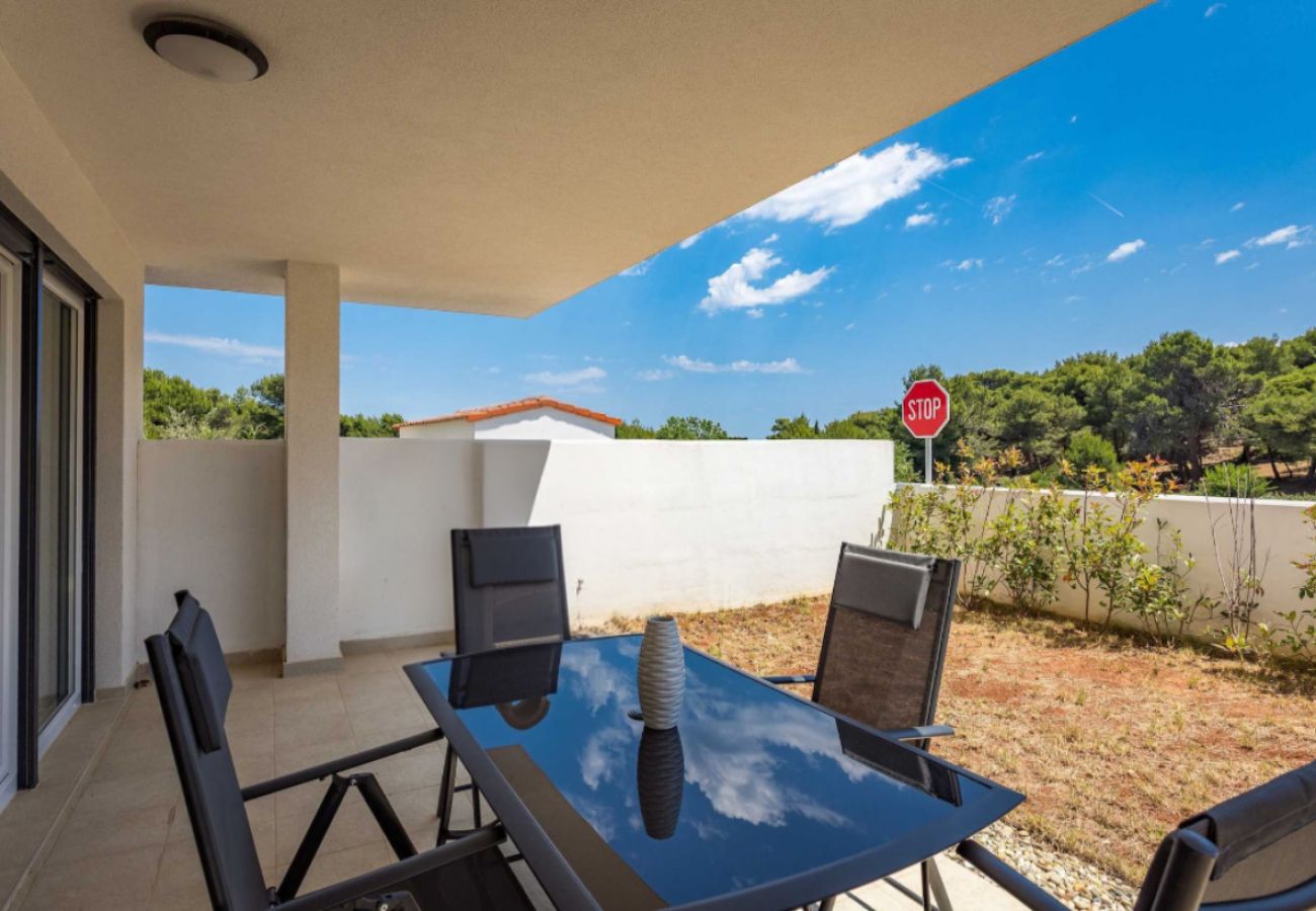 Ferienwohnung in Premantura - Villa Frida - Apartment S2 mit Terasse
