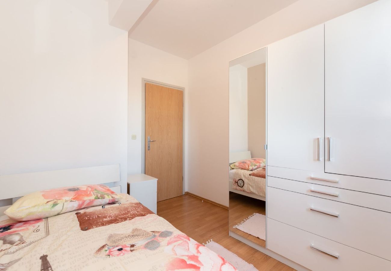 Ferienhaus in Ravni - Herrlicher Meerblick - Ferienhaus Alis