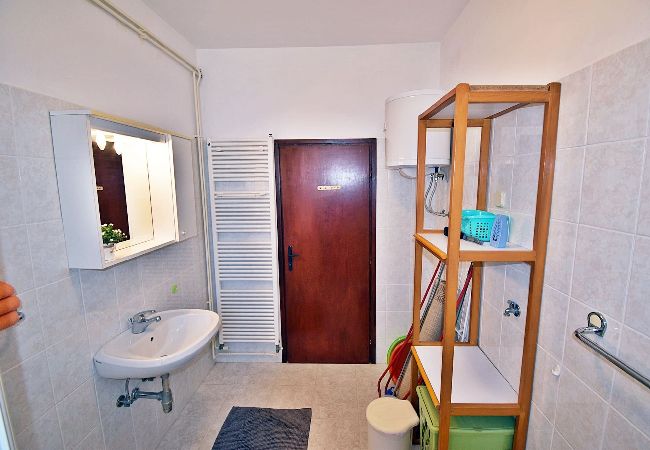 Ferienwohnung in Fažana - Schönes Apartment mit einem Schlafzimmer - Flowers A Ferienwohnung in Fažana - Schönes Apartment mit einem Schlafzimmer - Flowers A