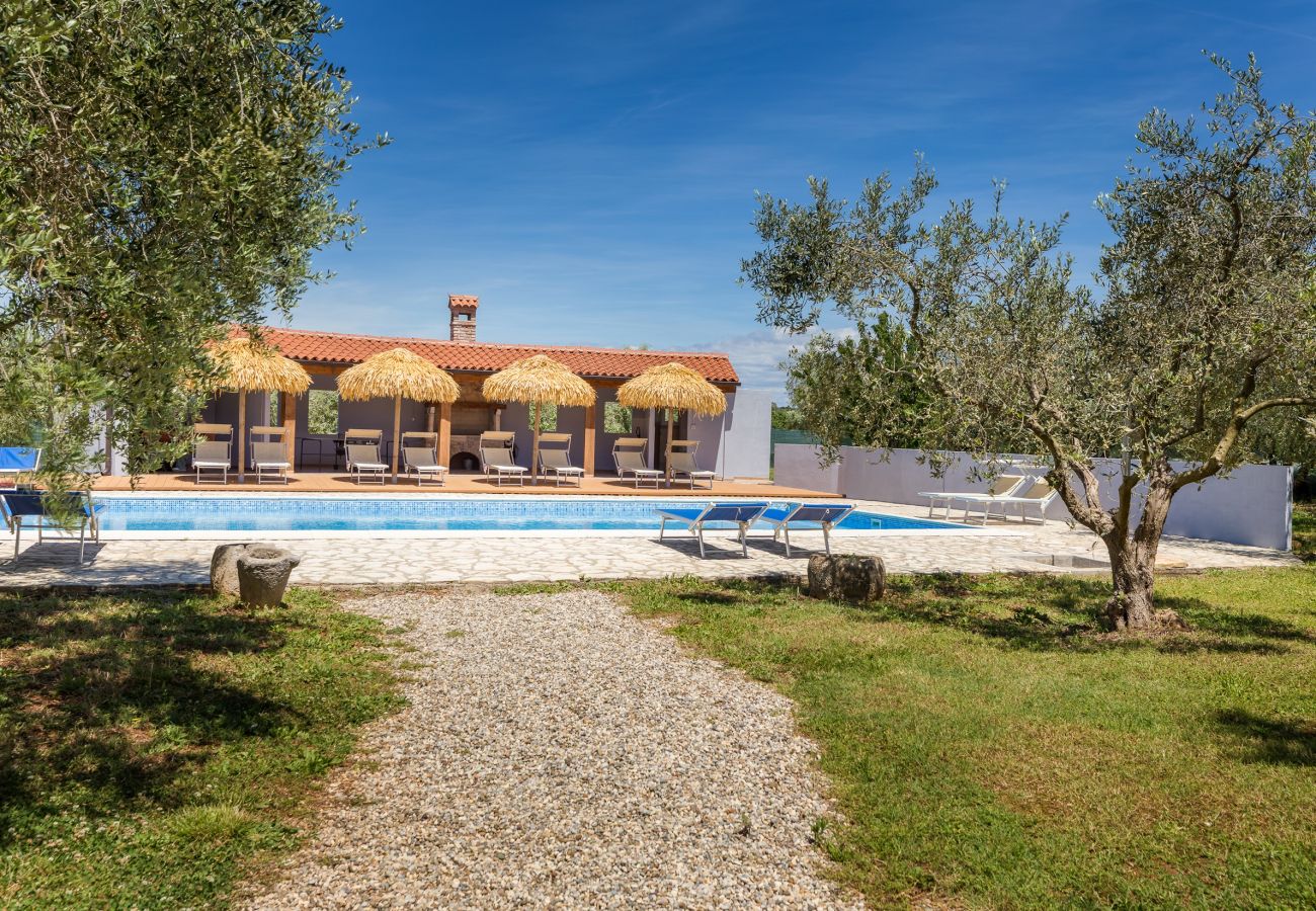 Zimmeranmietung in Fažana - Doppelzimmer Marceta - Pool und großer Garten